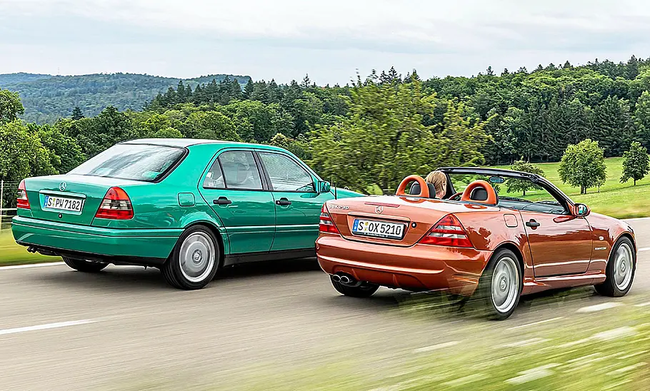 Mercedes C 280/Mercedes SLK 230 Kompressor Mercedes C 280/Mercedes SLK 230 Kompressor fahrend von schräg hinten fotografiert.