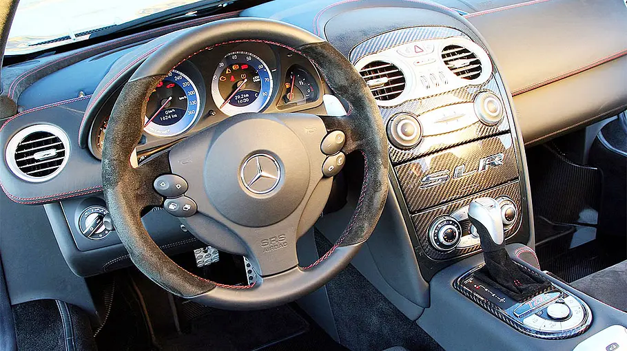 Das Cockpit des Mercedes SLR McLaren Roadster 722 S.