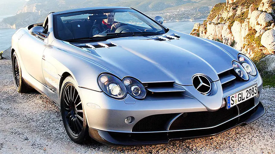 Der Mercedes SLR McLaren 722 S stehend von schräg vorne.