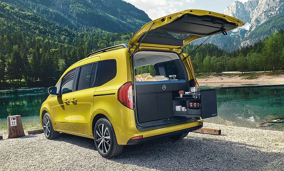 Mercedes T-Klasse/Citan Marco Polo-Modul (2023); stehend, schräg hinten, geöffnete Heckklappe
