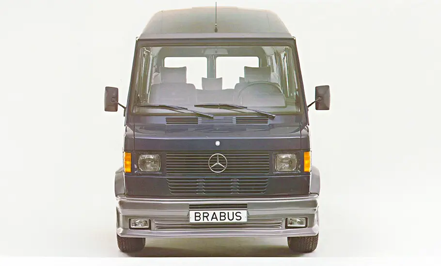 Der Mercedes T 1 Brabus statisch von vorne fotografiert.