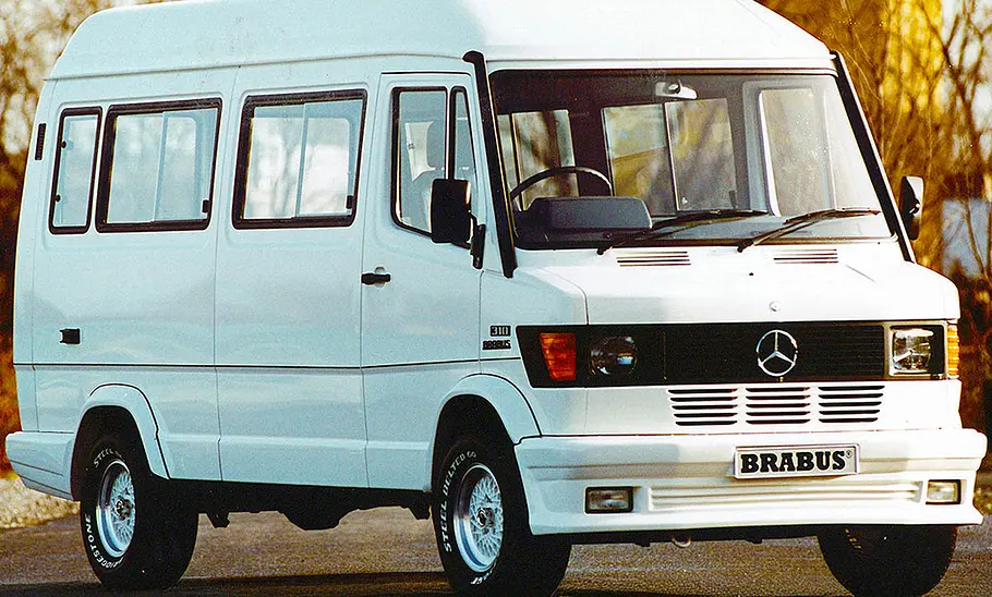 Der Mercedes T 1 Brabus statisch von schräg vorne fotografiert.