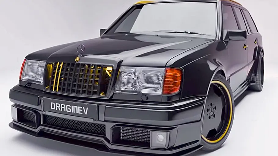 Der Mercedes TE900 Wagon Rocket stehend von schräg vorne.