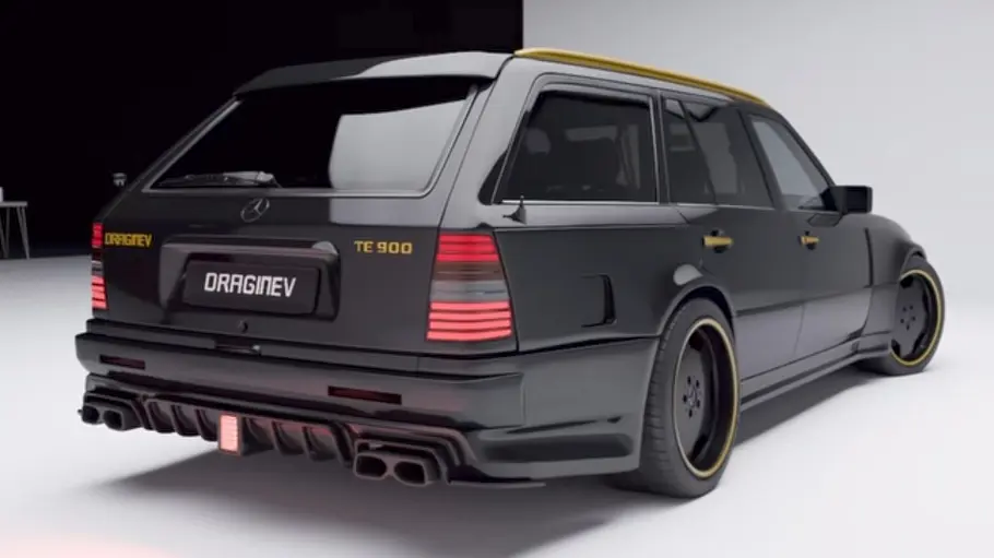 Der Mercedes TE900 Wagon Rocket stehend von schräg hinten.
