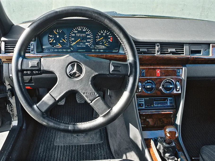Mercedes Tuner 80er Bilder Vergleich 300 E Brabus 3.5 Cockpit