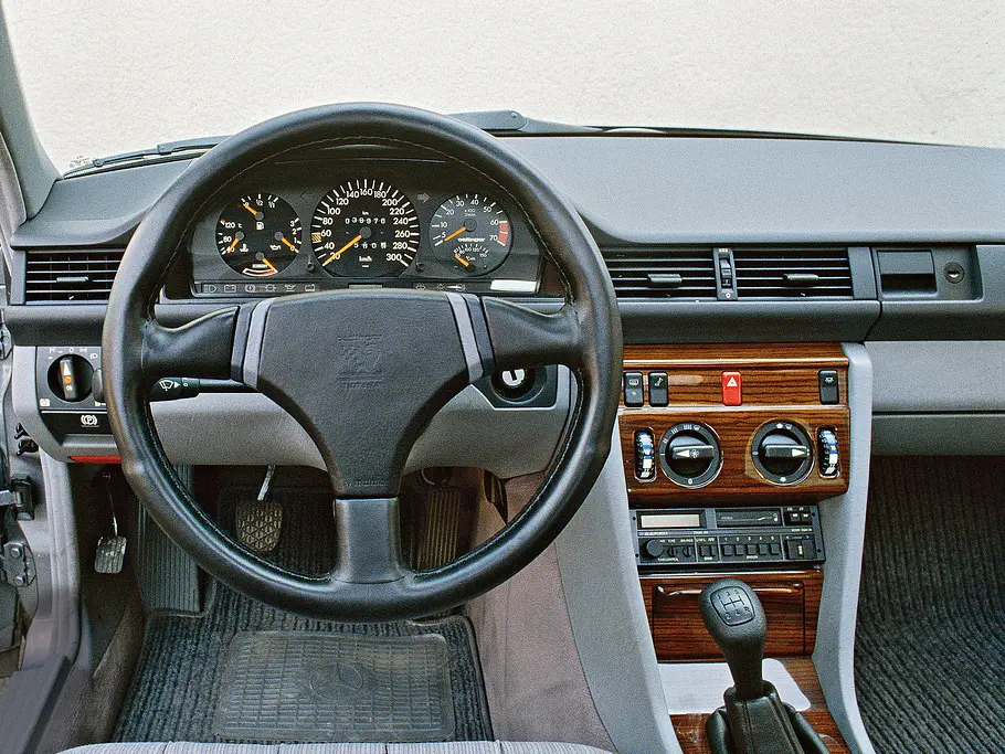 Mercedes Tuner 80er Bilder Vergleich 300 E 3.6 Oettinger Cockpit