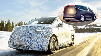 Der Mercedes VLE (2026) fährt als Erlkönig durch eine verschneite Landschaft, von vorne links fotografiert. Oben eingeklinkt: Die Studie Mercedes Vision V fahrend von hinten fotografiert. - Foto: Mercedes/Collage: AUTO ZEITUNG