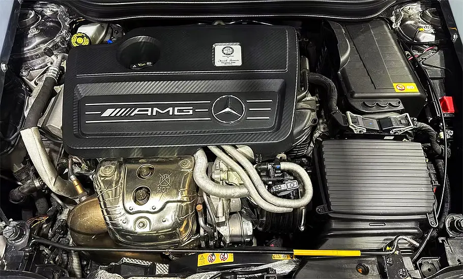 Blick in den Motorraum des Mercedes 180D (W120) Pick-up Restomod.