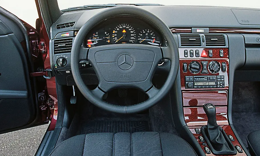 Mercedes W210 Cockpit