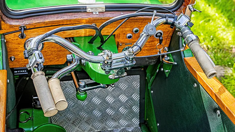 Meyra 56 Das Cockpit der Meyra 56