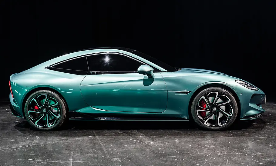 Der MG CyberGTS (2024) statisch von der Seite.