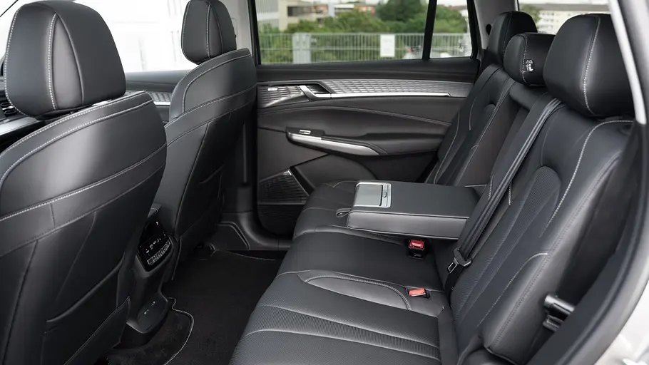 MG S9 PHEV Seitlicher Blick auf die Rücksitze des MG S9 PHEV.