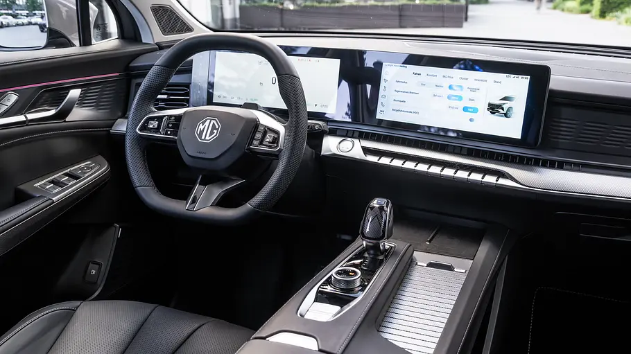 Das Cockpit des MG S9 PHEV.