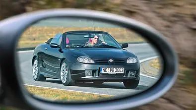 Der MG TF 135 im Rückspiegel - Foto: AUTO ZEITUNG