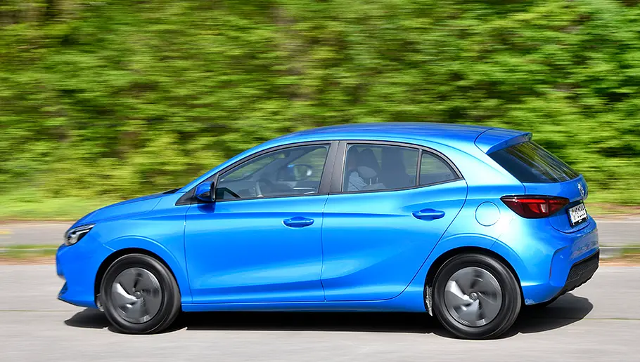 MG3 Hybrid+ (2024), fahrend, von der Seite