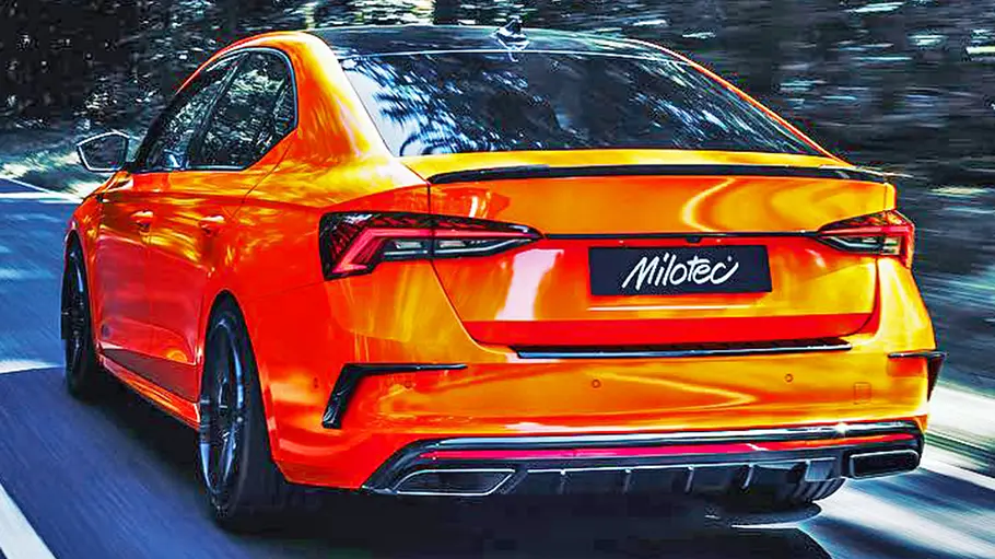 Der Milotec Skoda Octavia RS fahrend von hinten.