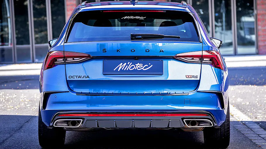 Der Milotec Skoda Octavia RS stehend von hinten.