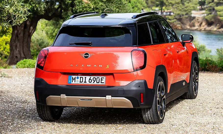 Mini Aceman (2024) von schräg hinten.