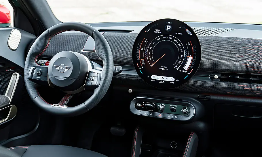 Das Cockpit des Mini JCW Aceman (2025).