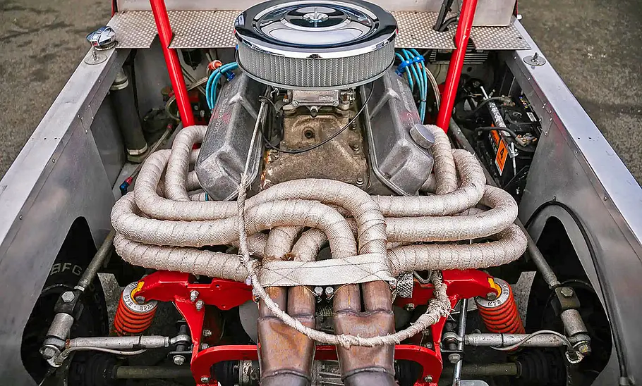 Der Motor des Mini Pick-up mit V8-Mittelmotor.