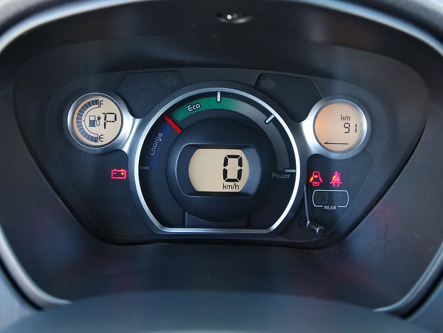 Reichweitentest Elektroautos Mitsubishi i-MiEV Rundinstrumente