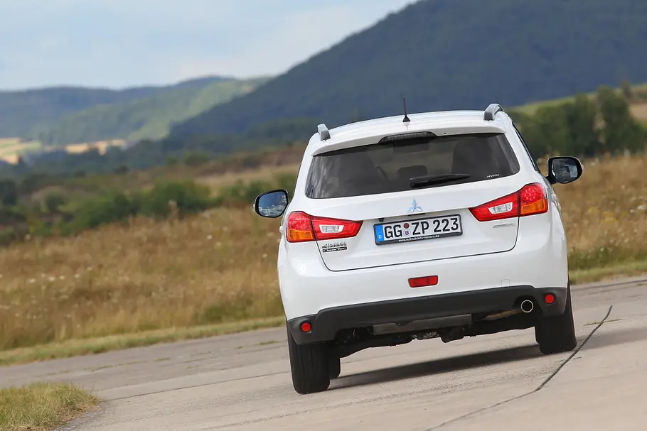Mitsubishi Outlander 2.2 Di-D Vergleich SUV ASX 1.8 DI-D Fahrverhalten
