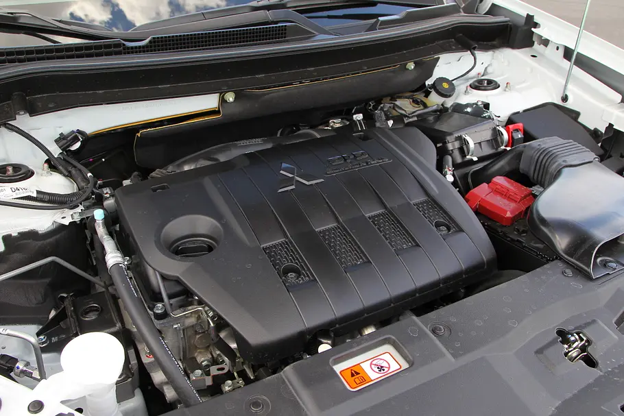 Mitsubishi Outlander 2.2 Di-D Vergleich SUV ASX 1.8 DI-D Motor