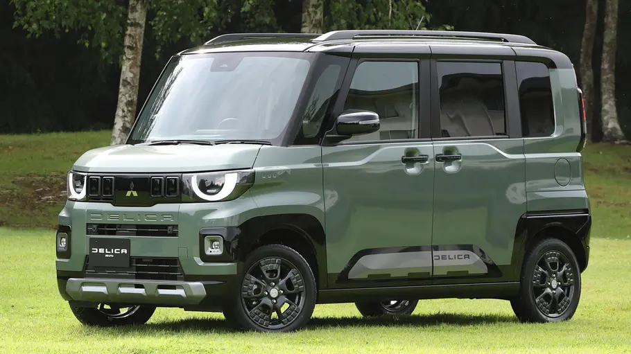 Der Mitsubishi Delica Mini statisch von schräg vorne links.
