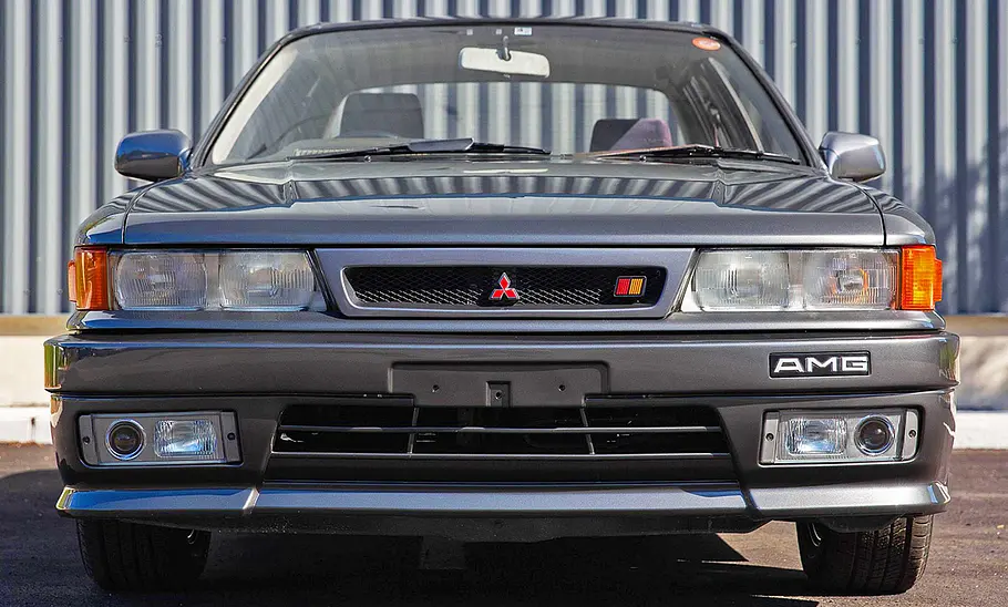 Mitsubishi Galant AMG Blick von vorne auf den Mitsubishi Galant AMG.