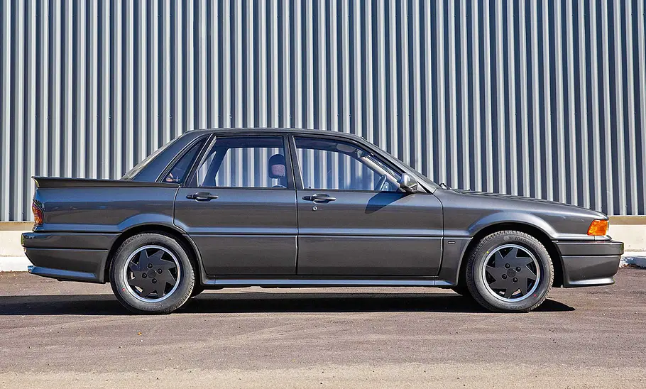 Mitsubishi Galant AMG Blick von der Seite auf den Mitsubishi Galant AMG.