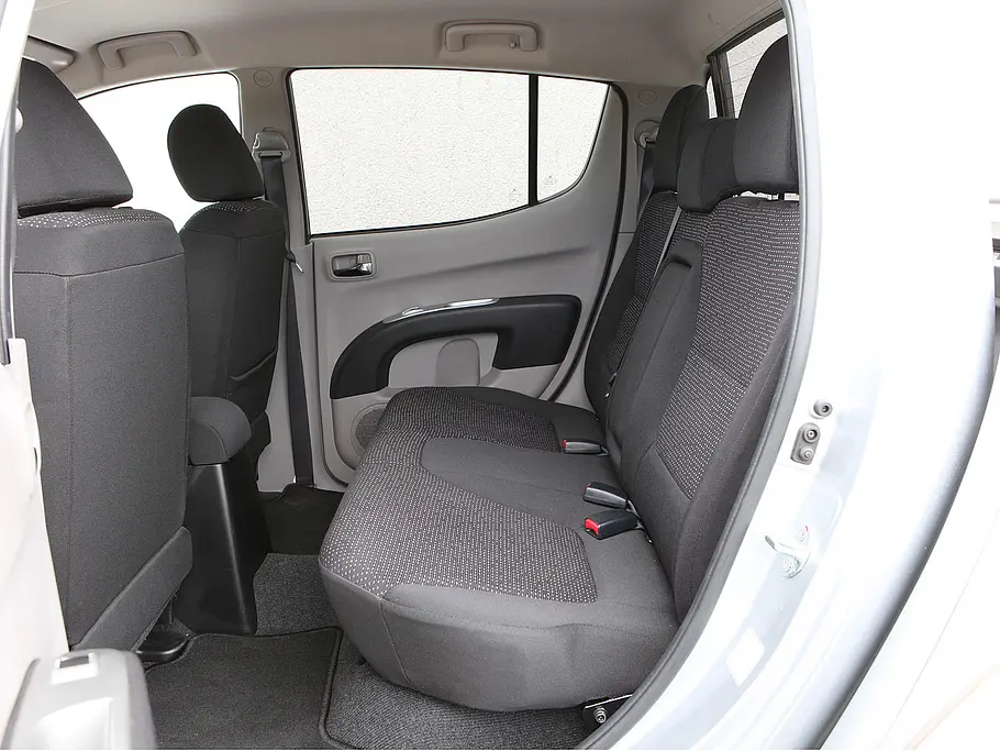 Mitsubishi L200 2.5 DI-D+ Mitsubishi L200 2.5 DI-D+ mit fehlender Kontur der Sitze
