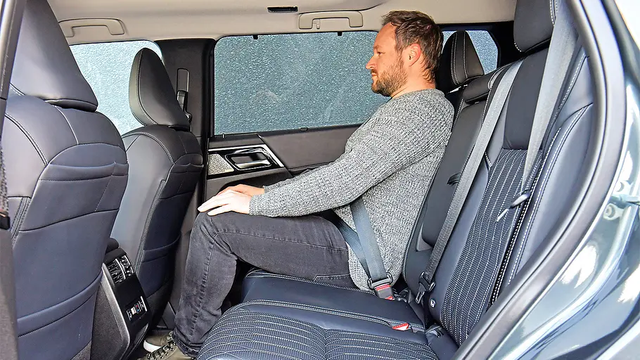 Blick in den Fondbereich im Innenraum des Mitsubishi Outlander.
