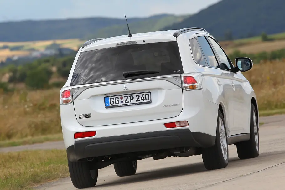 Mitsubishi Outlander 2.2 Di-D Vergleich SUV ASX 1.8 DI-D Fahrverhalten