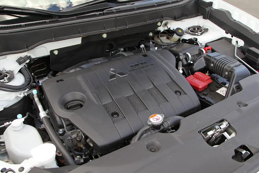 Mitsubishi Outlander 2.2 Di-D Vergleich SUV ASX 1.8 DI-D Motor