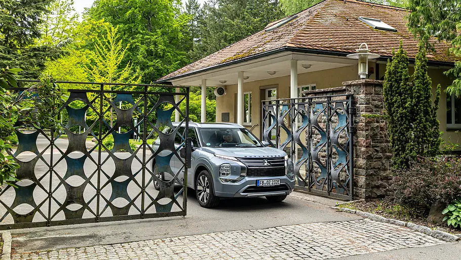 Mitsubishi Outlander bei der Waldsiedlung Wandlitz.