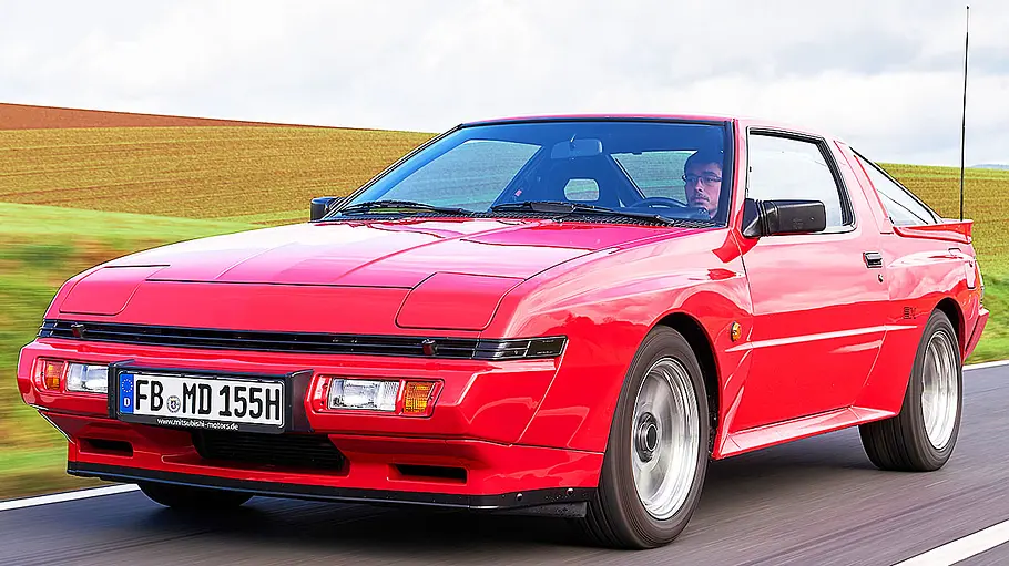 Mitsubishi Starion Der Mitsubishi Starion fahrend von vorne