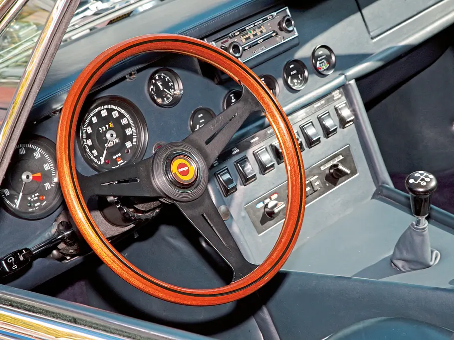 Momo Mirage Sportwagen Bilder technische Daten Cockpit