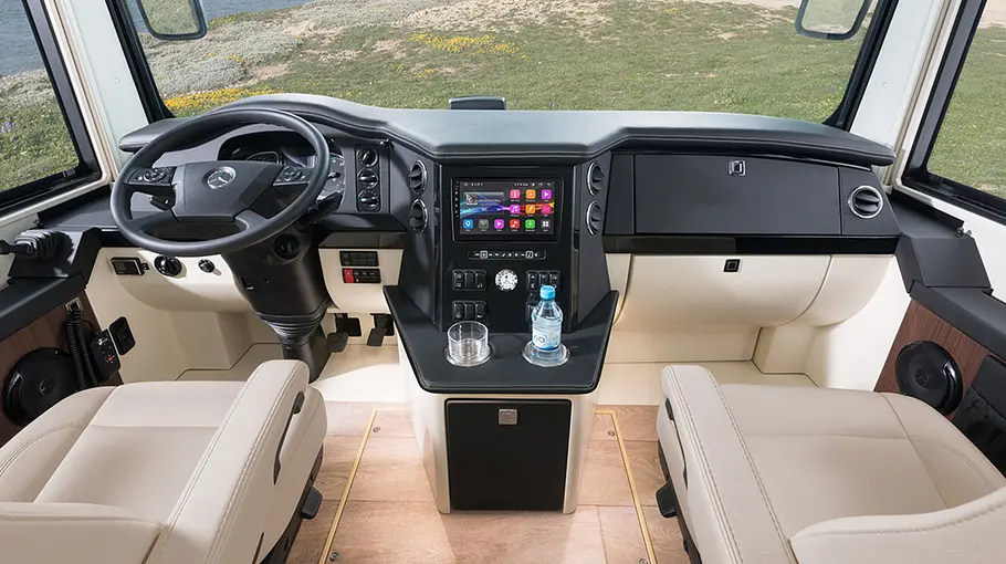 Morelo Empire 110 GSB Die Innenaufnahme zeigt das Cockpit des Morelo Empire 110 GSB.