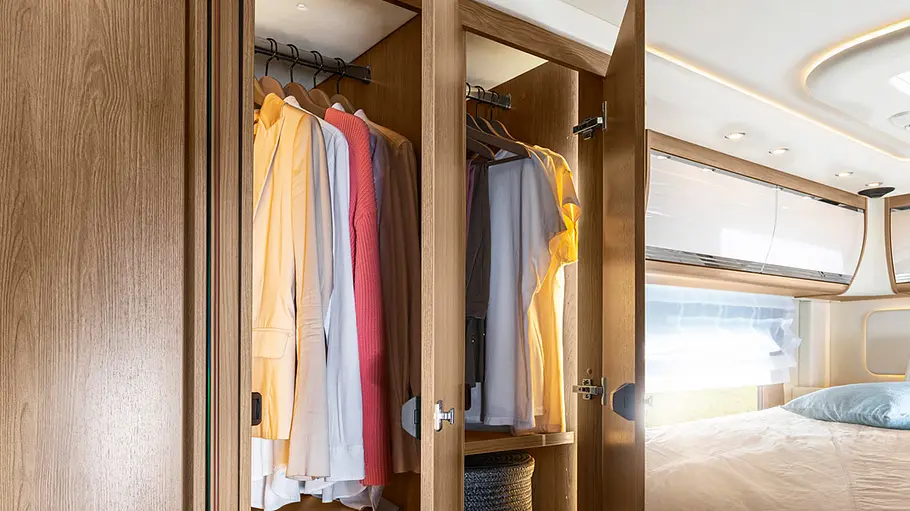 Morelo Empire 110 GSB Das Detailfoto zeigt den Kleiderschank des Morelo Empire 110 GSB.