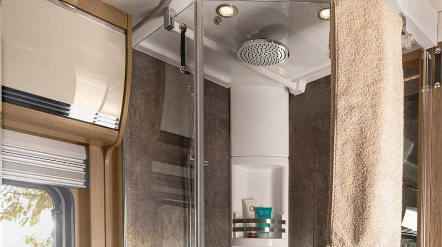 Morelo Empire 110 GSB Die Innenaufnahme zeigt die Dusche des Morelo Empire 110 GSB.