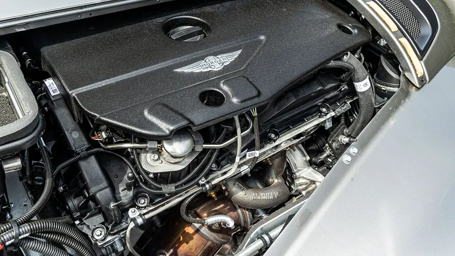 Motor des Morgan Supersport im Test, fotografiert von schräg oben.