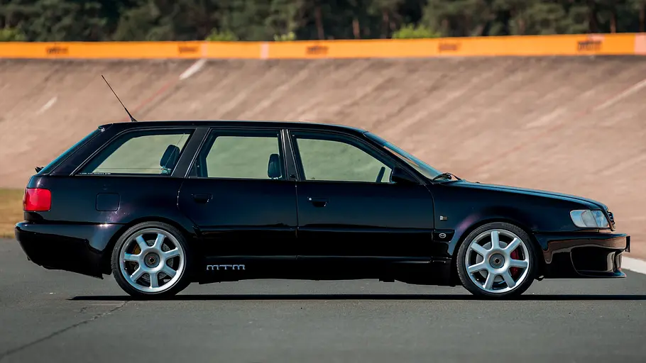 Der MTM Audi RS6 C4 stehend seitlich