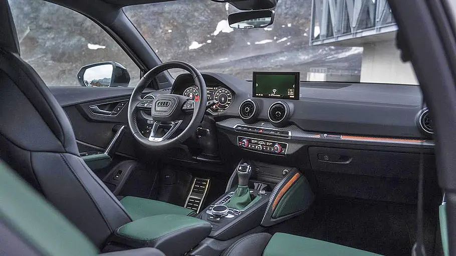 Das Cockpit des Audi SQ2-R von MTM