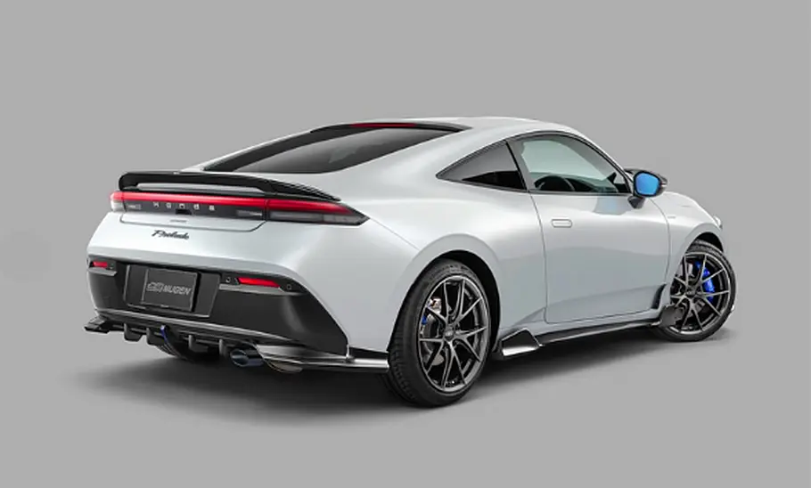 Honda Prelude mit Mugen-Bodykit von hinten schräg.