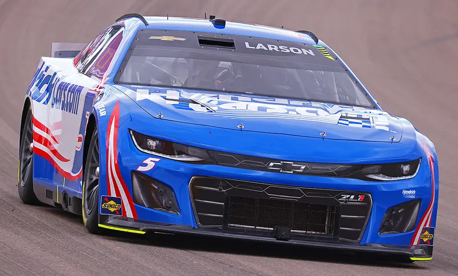 Der Nascar Chevrolet Camaro (2024) fahrend von vorne