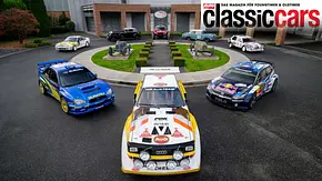 Acht Rallye-Autos im Kreis stehend fotografiert. - Foto: Nationales Automuseum Acht Rallye-Autos im Kreis stehend fotografiert. - Foto: Nationales Automuseum