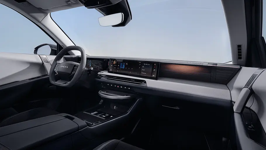 Cockpit des Lancia Gamma, fotografiert von schräg rechts.