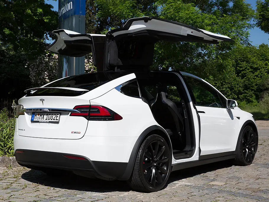 Neues Tesla Model X