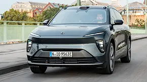 Nio EL8 (2024), fahrend, Front - Foto: Nio