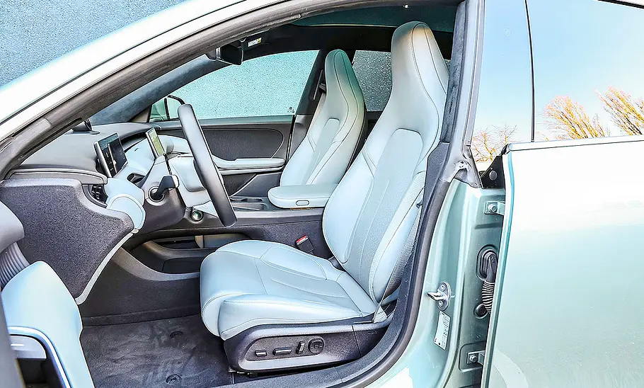 Die Vordersitze des Nio ET5 Touring Long Range.
